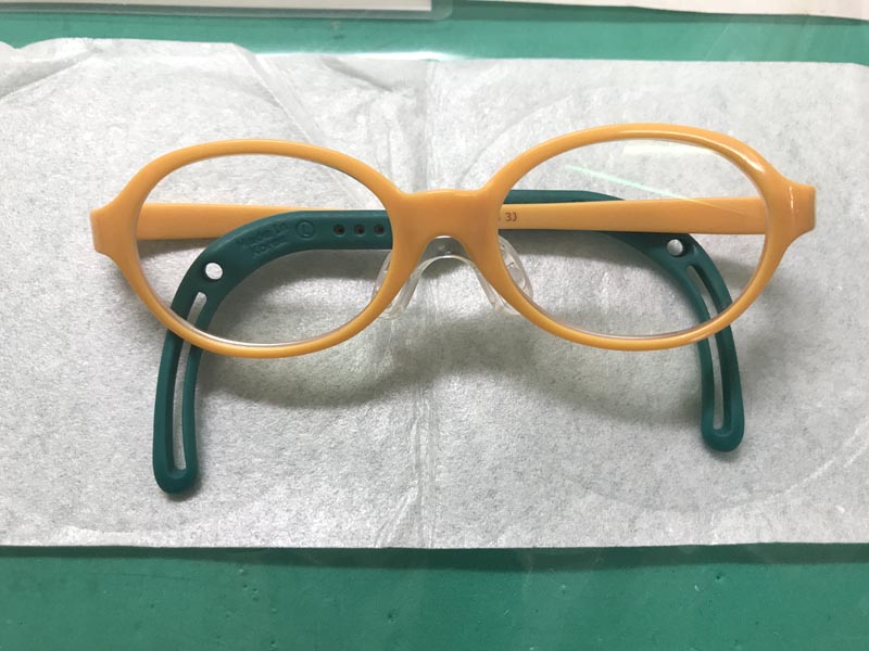 子供さんの弱視等治療用眼鏡等作成指示書による遠視 強度乱視の作成の実際 石川県金沢市の太陽めがね Ss級認定眼鏡 士と認定補聴器技能者が視生活のアドバイザーとして快適なメガネをお作りします