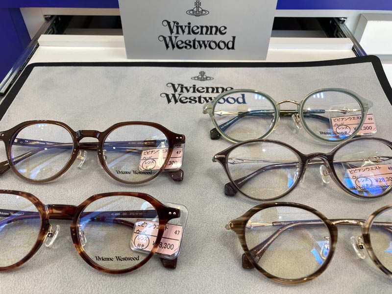 新しくなったヴィヴィアン・ウエストウッドのメガネが入荷しております